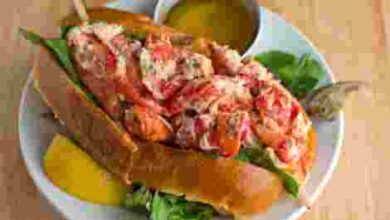  Savoring the Flavors of Lobster Rolls